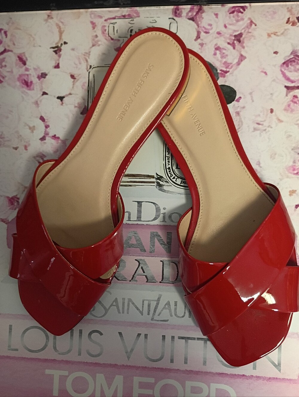 ❤️Stunning WOMENS Saks Fifth Avenue SFA Red Patent Leather Slides Sandals Sz 9